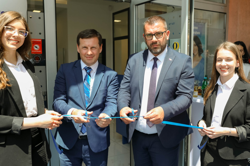 Nova banka svečano otvorila poslovnicu u Srebreniku