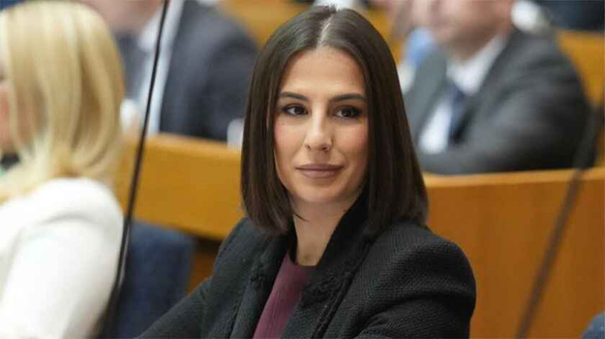 Danas imamo instituciju koja kleči pred jednim čovjekom