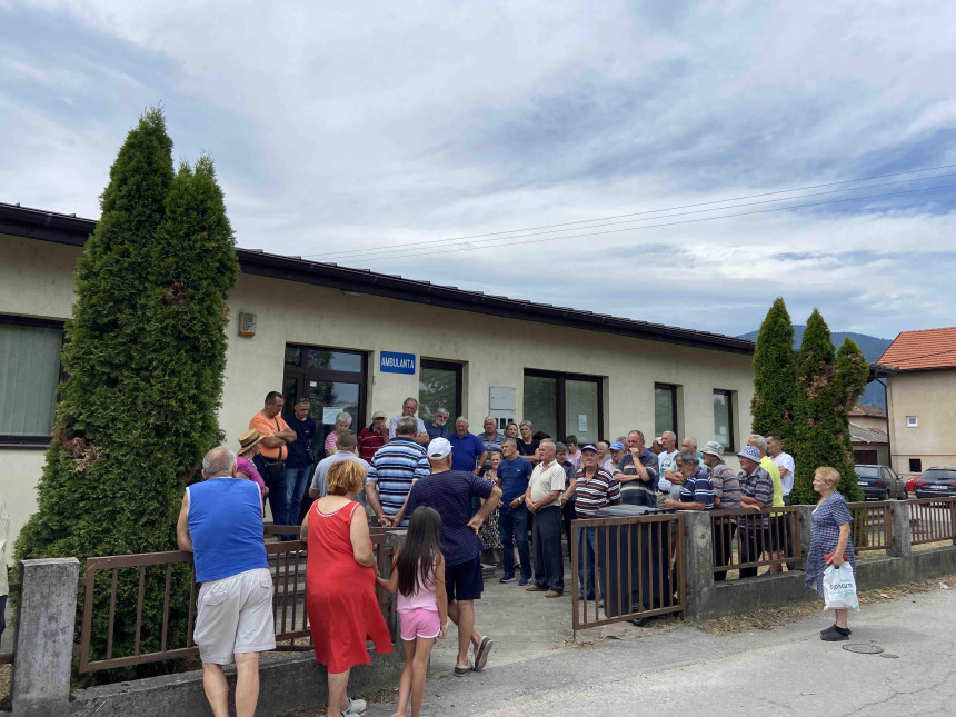 Građani izašli na proteste, nemaju gdje da se liječe (VIDEO)