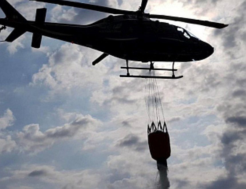 Helikopter MUP Srpske i dalje gasi požar kod Trebinja