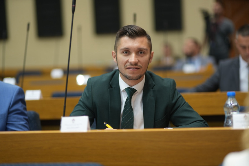 Problem nisu samo preduzeća, već vlast koja ih uništava