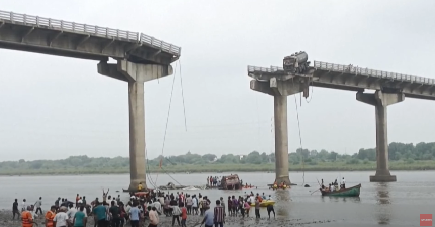 Srušio se most: Najmanje devet mrtvih, kamion visi