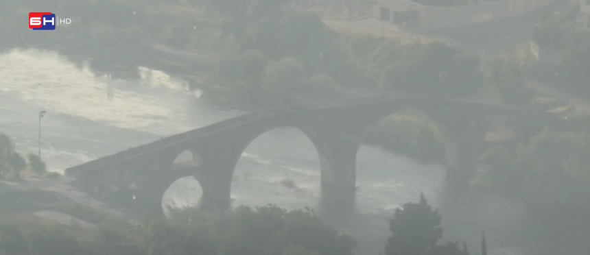 Gusti dim nad Trebinjem, vode se borbe sa požarima