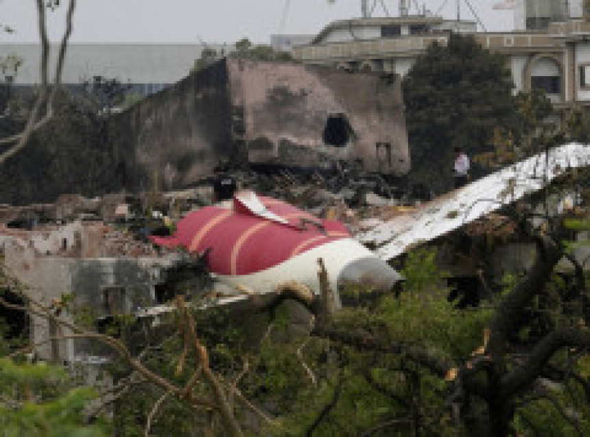 Poznato zašto se srušio avion u kojem je stradalo 260 ljudi