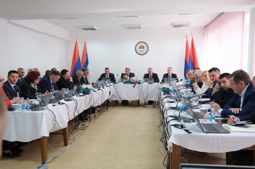 Institucije pune savjetnika koje narod plaća, a ne zna ko su