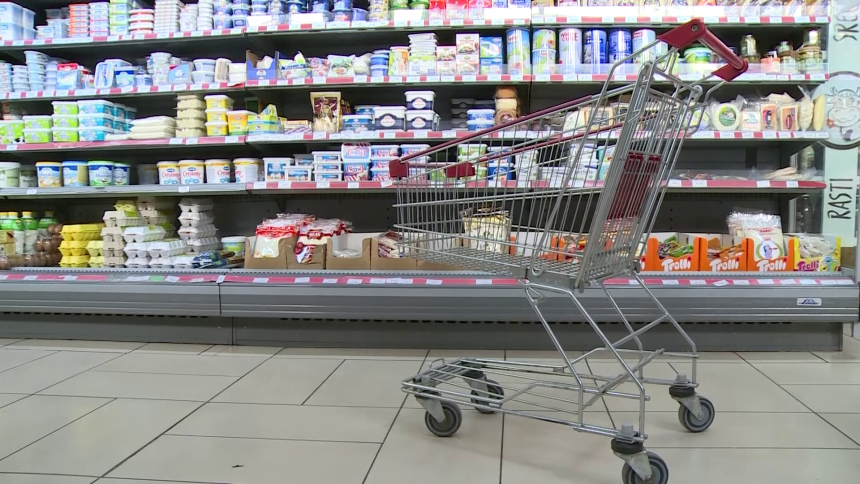 Kase pune, građani sve siromašniji, a država ćuti