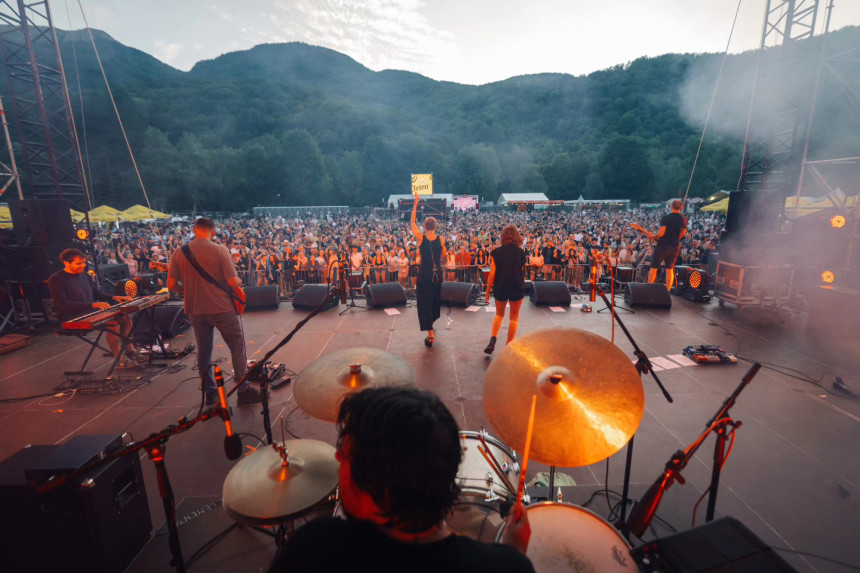 Na Tjentištu počeo 11. OK fest, evo ko sve nastupa