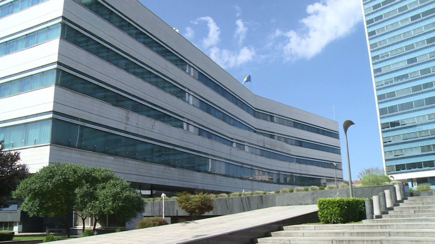 Narod krpi kraj s krajem, a oni plaćaju cijene iz 2015.?!