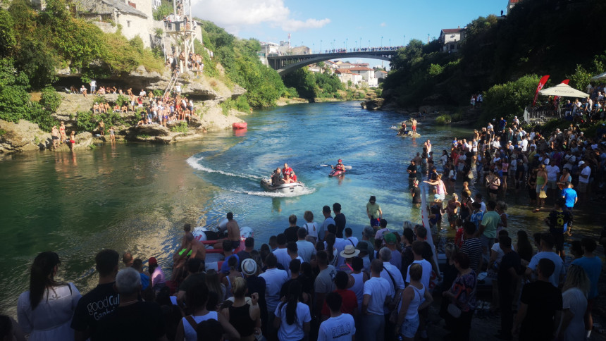 Drama u Mostaru: Muškarac se počeo utapati ispod mosta
