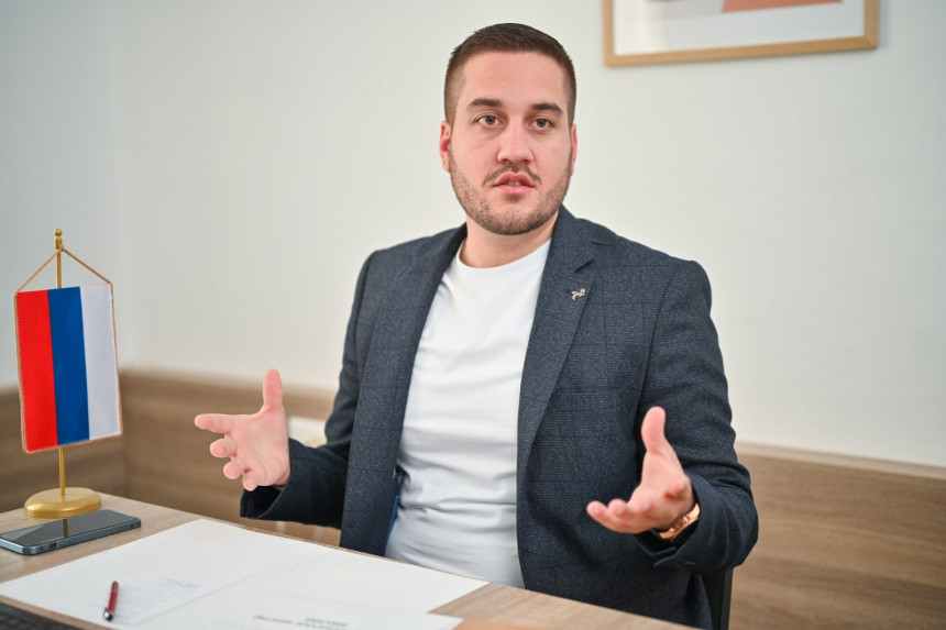 Drinić prozvao Ninkovića: Neka pokaže kome služi!