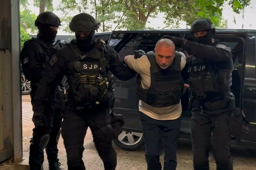 Supruga Zvicerovog saradnika pokušala da unese nož u zatvor