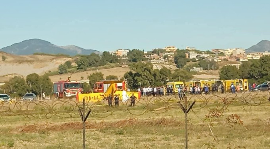 Srušio se avion kod aerodroma, najmanje četvoro poginulih