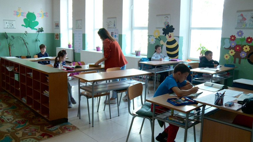 Roditelji traže produženi boravak za djecu u školama