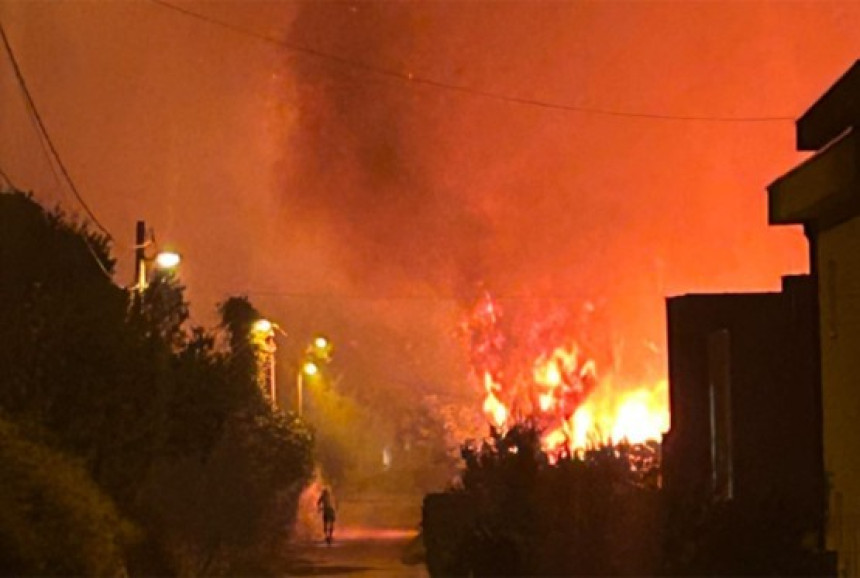 Veliki požar na hrvatskom primorju, brane se kuće