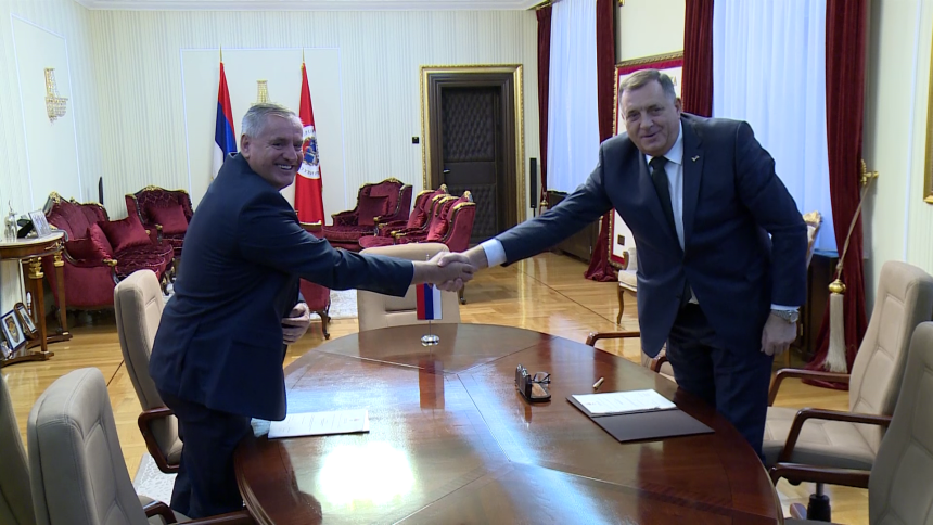 Političke igrarije: Dodik pohvalio Viškovića, pa ga sklonio
