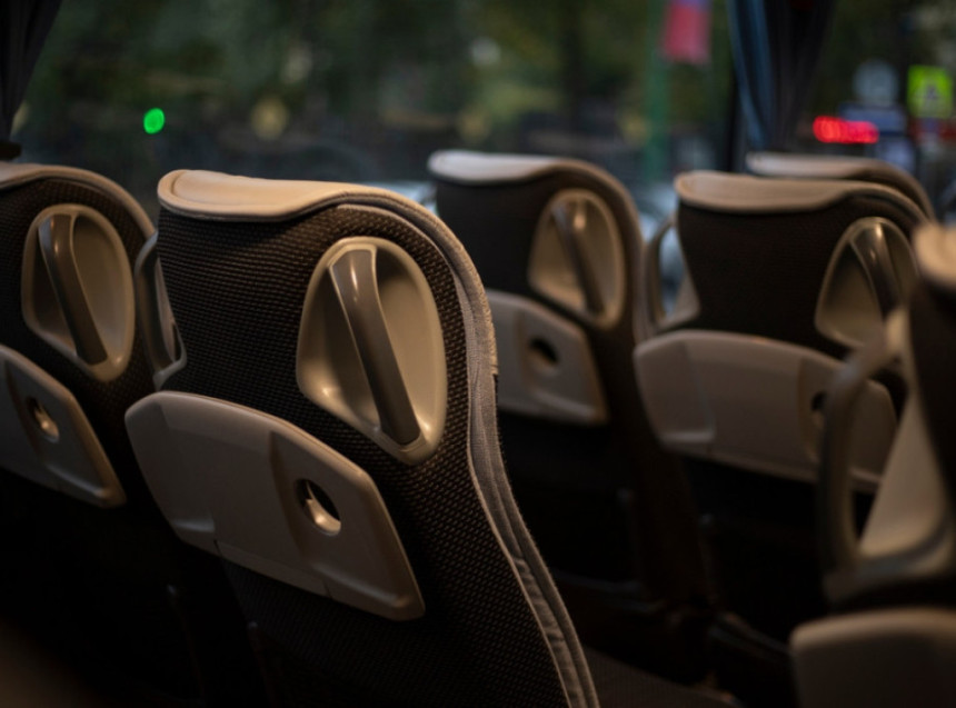 Kamenovan autobus sa srpskim turistima u Grčkoj