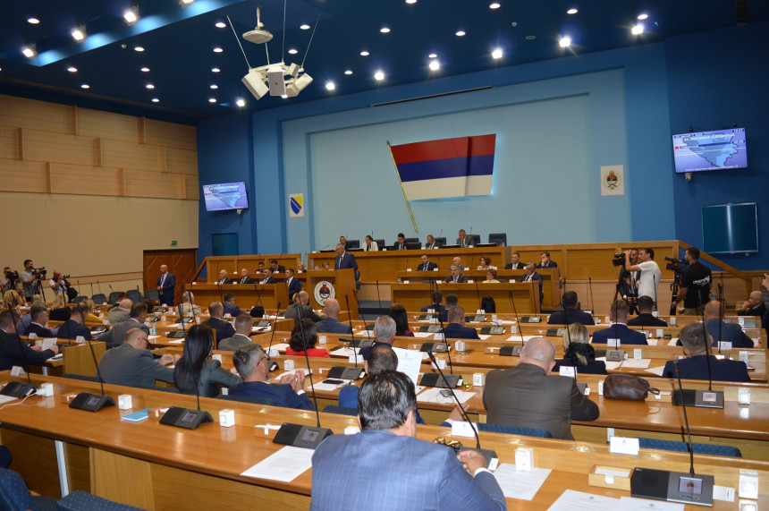 Skupštinski materijali bez potpisa i pečata, ko je predlagač?