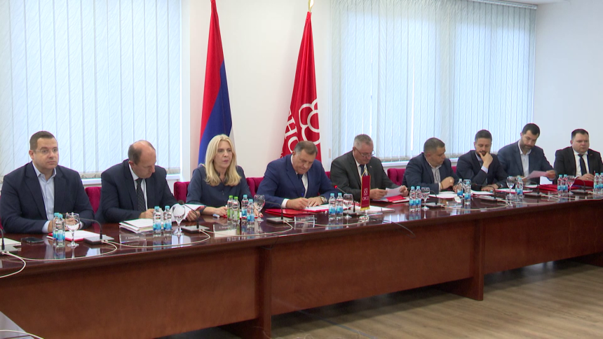 SNSD je uvijek sarađivao sa visokim predstavnicima