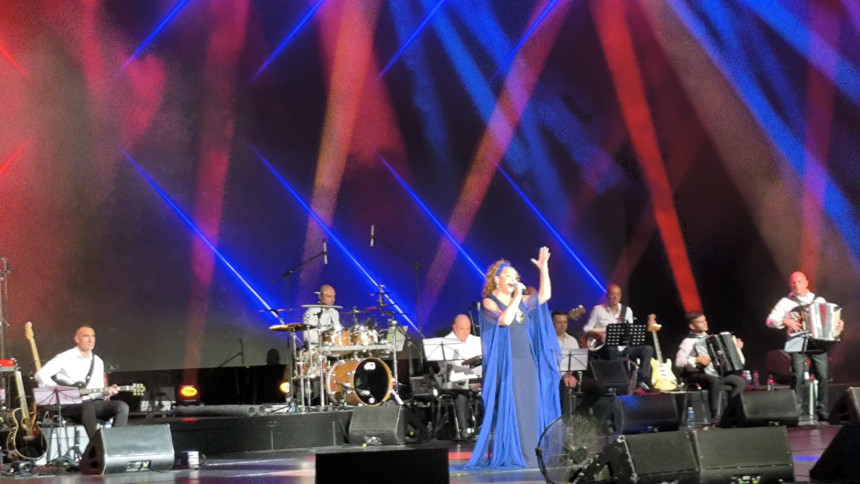 Ana Bekuta publici u Sava Centru pokonila novu pesmu