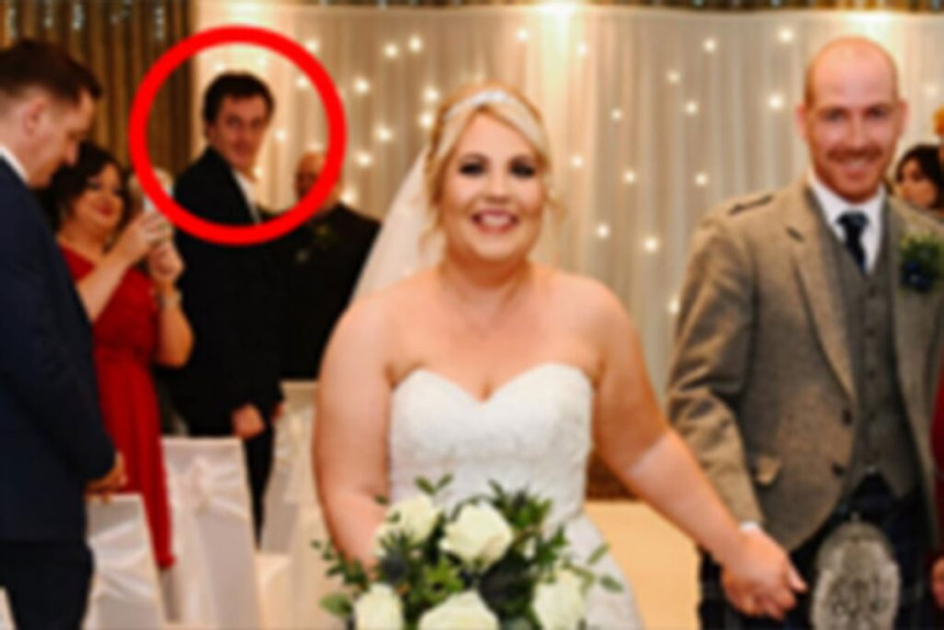 Upoznali misterioznog gosta na svadbi nakon četiri godine