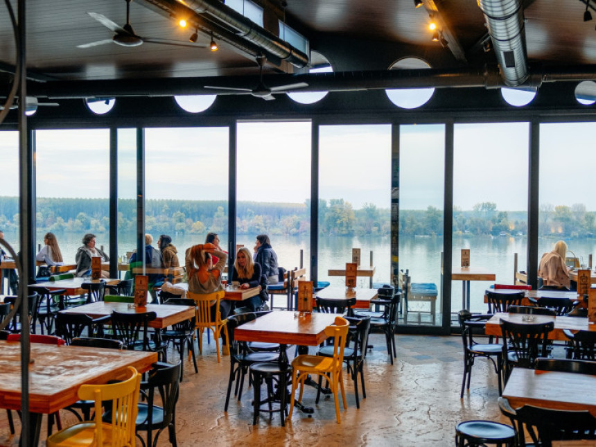 Drama na Savi: Evakuisano više od 200 ljudi sa splava