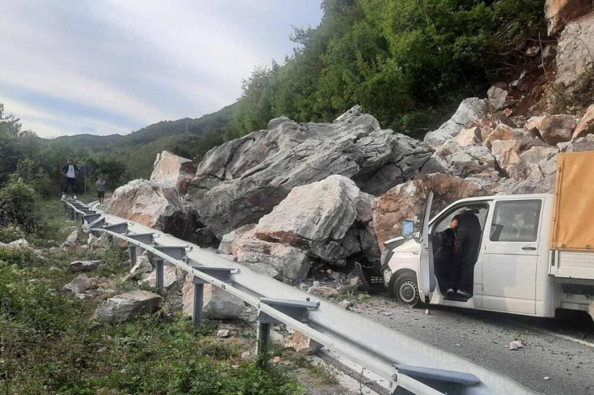 Odron na putu Budva-Cetinje: U toku čišćenje puta