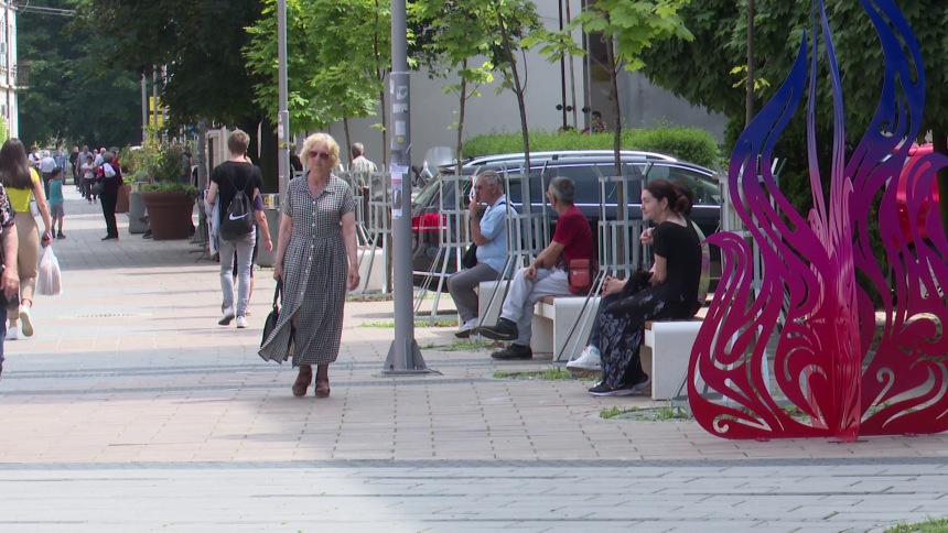 Neumoljiva statistika: Sve manje rođenih, narod sve stariji