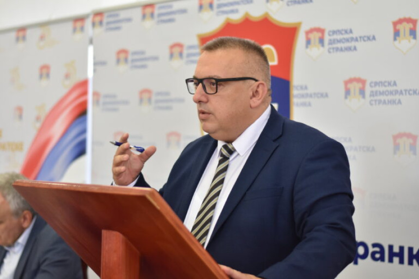 Srpska ne smije biti talac jednog oca i njegovog sina!