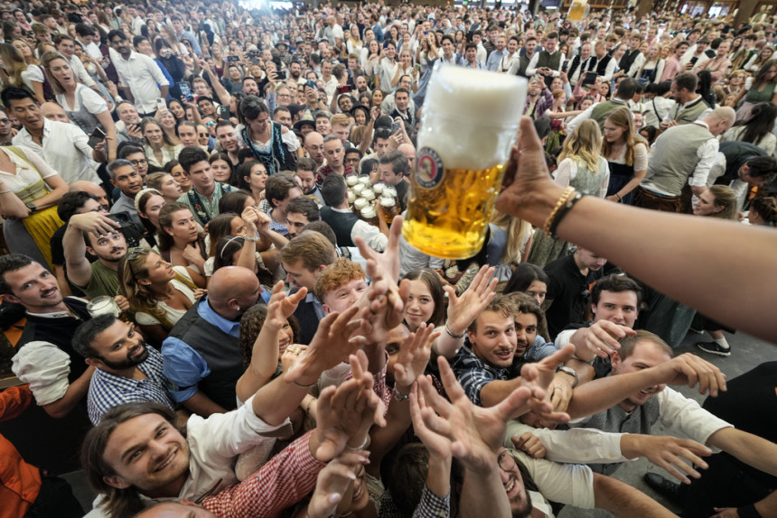 Počeo Oktoberfest: Cijene piva ove godine rekordne