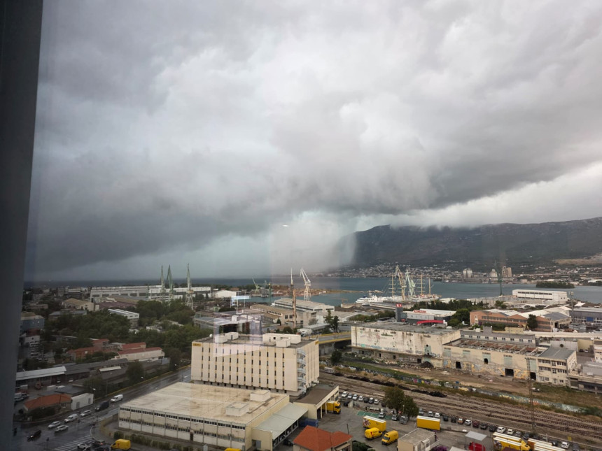 Nevrijeme u Hrvatskoj: Potopljen aerodrom u Splitu