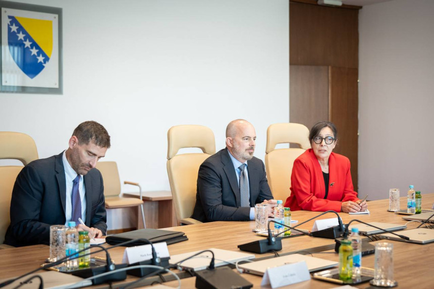 Ginkel u ambasadi SAD okuplja domaće i strane zvaničnike