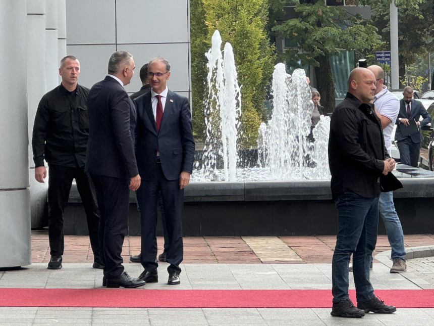 Minić i Macut razgovorali o političkoj situaciji i saradnji vlada Srbije i Srpske