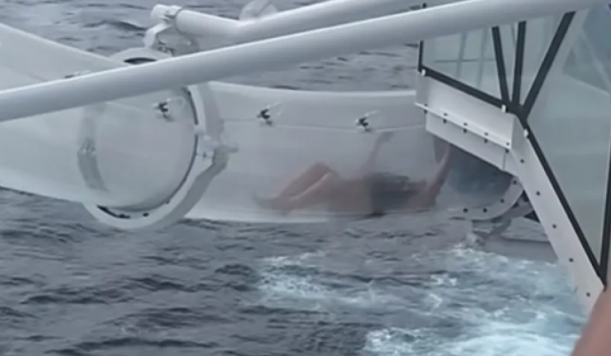 Snimak žene koja se zaglavila u toboganu na kruzeru uznemirio mnoge! (VIDEO)