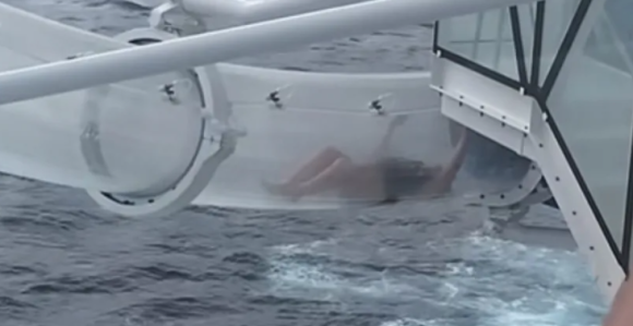 Snimak žene koja se zaglavila u toboganu na kruzeru uznemirio mnoge! (VIDEO)