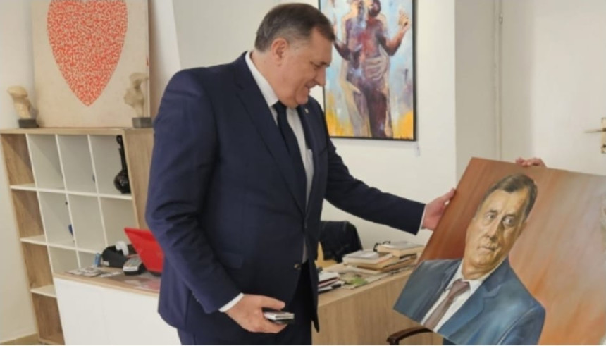 Кадрови СНСД-а скидају слике у кабинетима и славе одлазак Милорада Додика, јавља АТВ