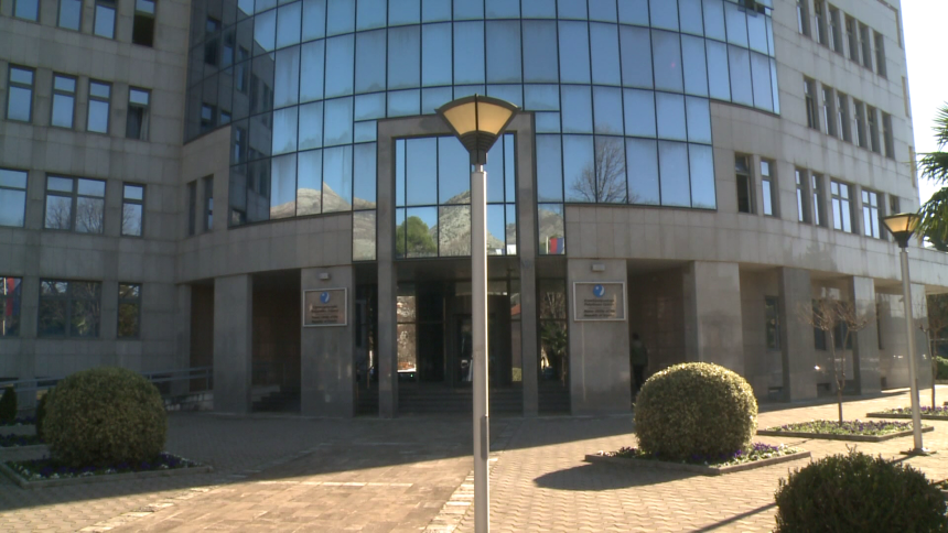 Stanje u javnim preduzećima u Srpskoj: Umjesto svjetla na kraju tunela - stari voz