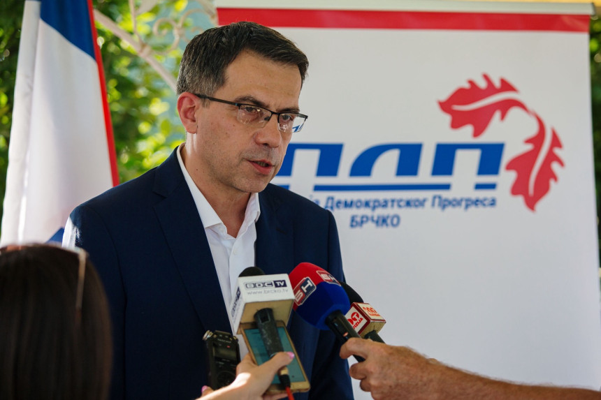 Formiranje novog pokreta je novo političko poglavlje