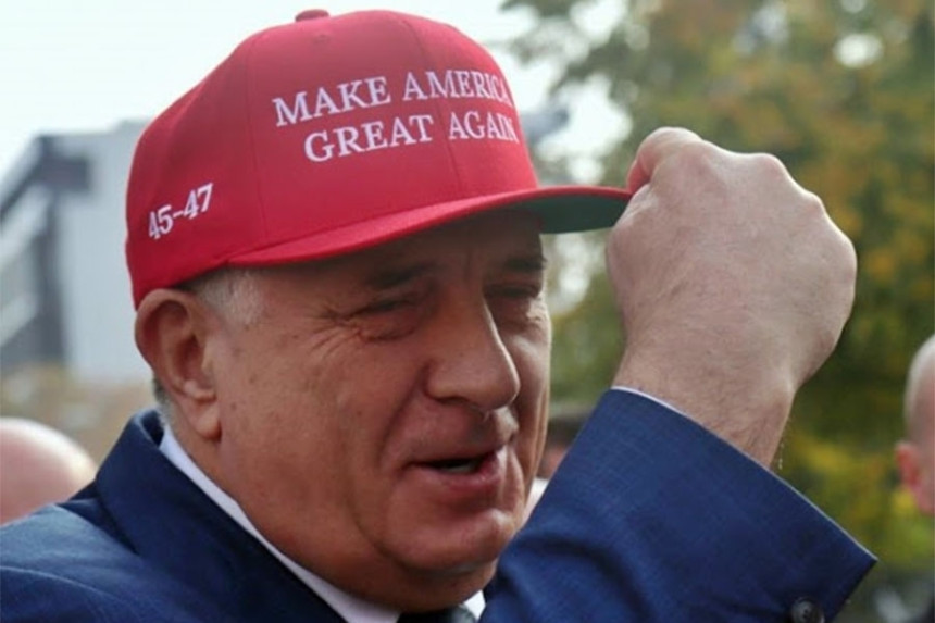 Додик и даље моли: Прими ме...