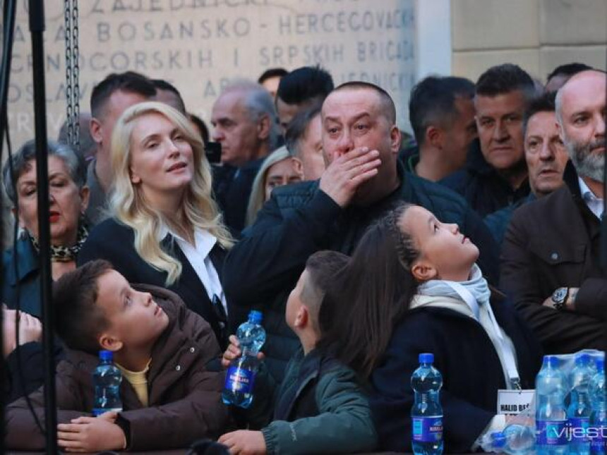 Halidov sin i unuci: Dok ste vi živi, živi i moj otac (VIDEO)