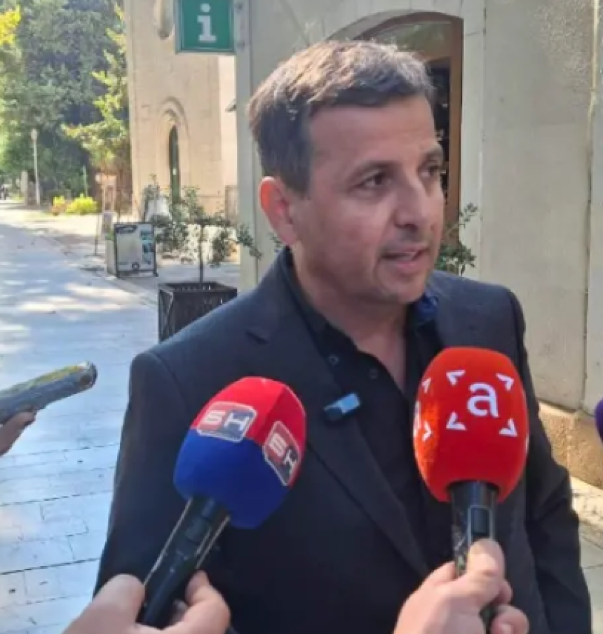 Vukanović tvrdi da je požar na vozilu podmetnut