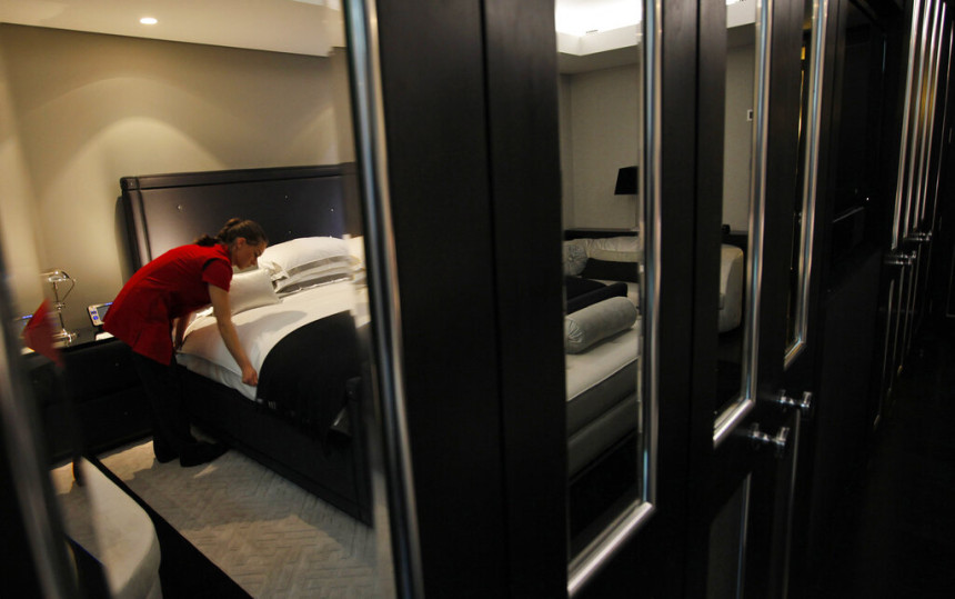 Da li je posao Vlade da zateže posteljinu u hotelskim sobama?