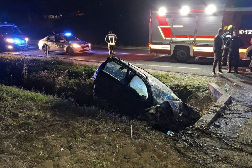 Nezgoda kod BL: Auto u kanalu, jedna osoba povrijeđena