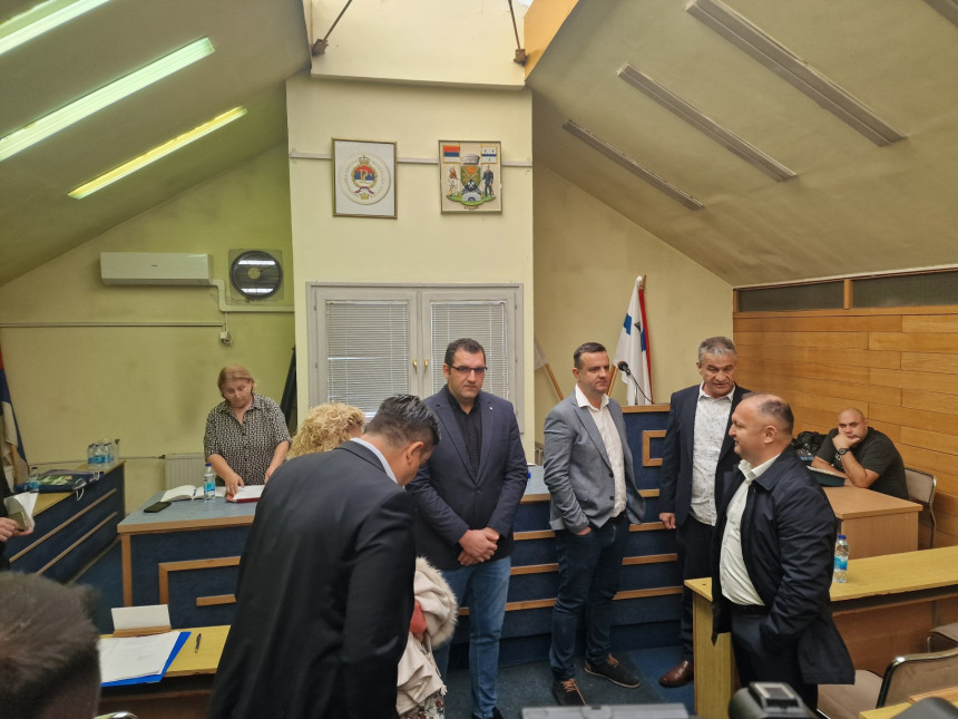 Poslanici SDS-a i PDP-a izbačeni sa sjednice o stanju u RiTE Ugljevik