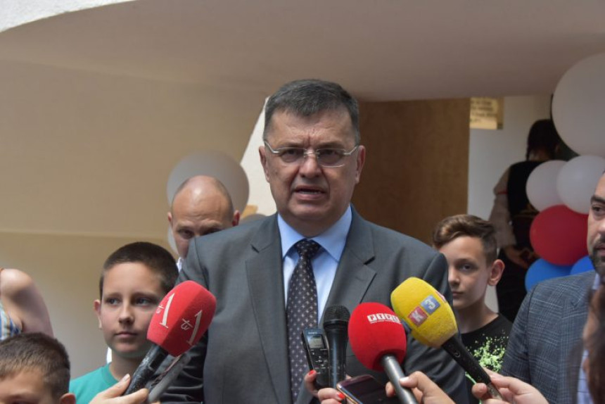 Tegeltija kafu i čaj plaća 30.000 KM bez PDV