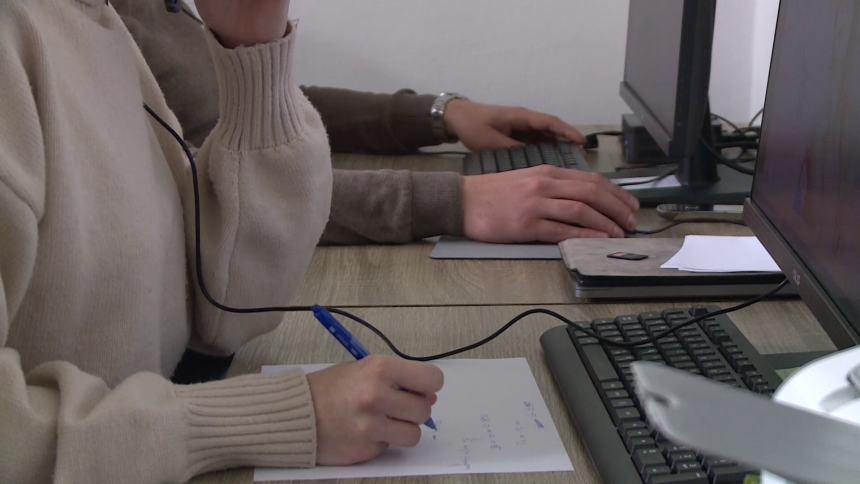 Da li Vlada štiti djecu ili prati i cenzuriše građane?