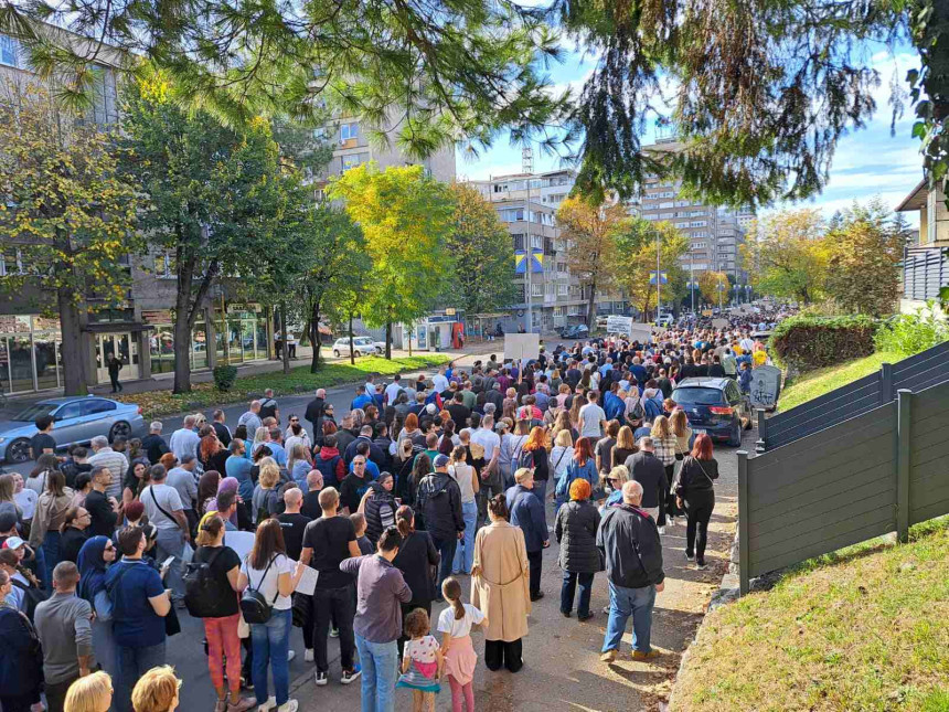 Protest građana zbog podvođenja maloljetnica u Tuzli