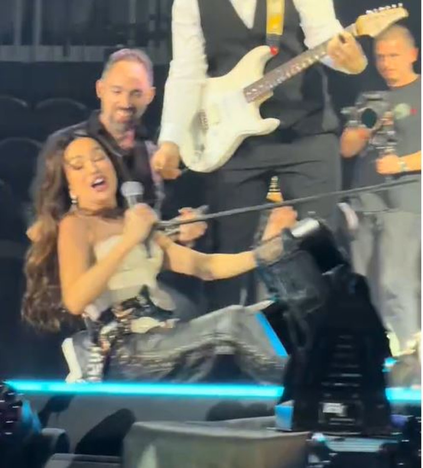 Pojavio se snimak: Severina se saplela i pala na koncertu