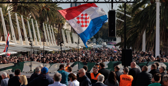 Završen protest u Splitu: Odjekivalo "Za dom spremni"