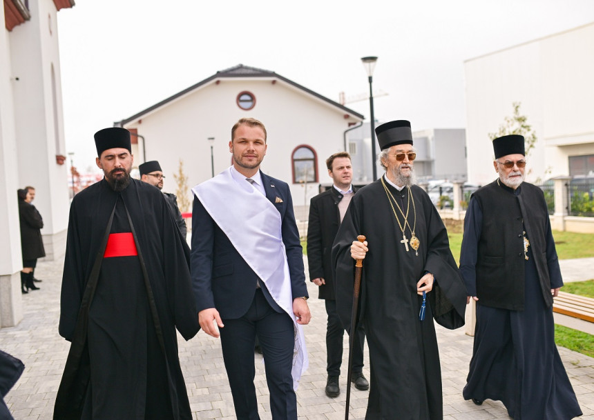 Stanivuković kum osveštane crkvene sale u Dervišima