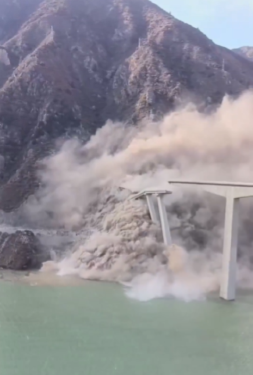 Novootvoreni most u Kini se srušio kao kula od karata